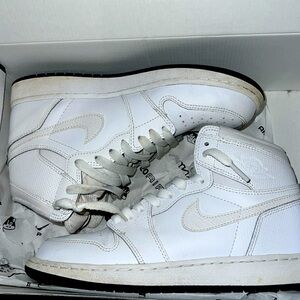 Air Jodan 1’s white with black stripe on sole
